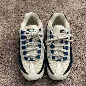 Kids 4.5 air max sneaker